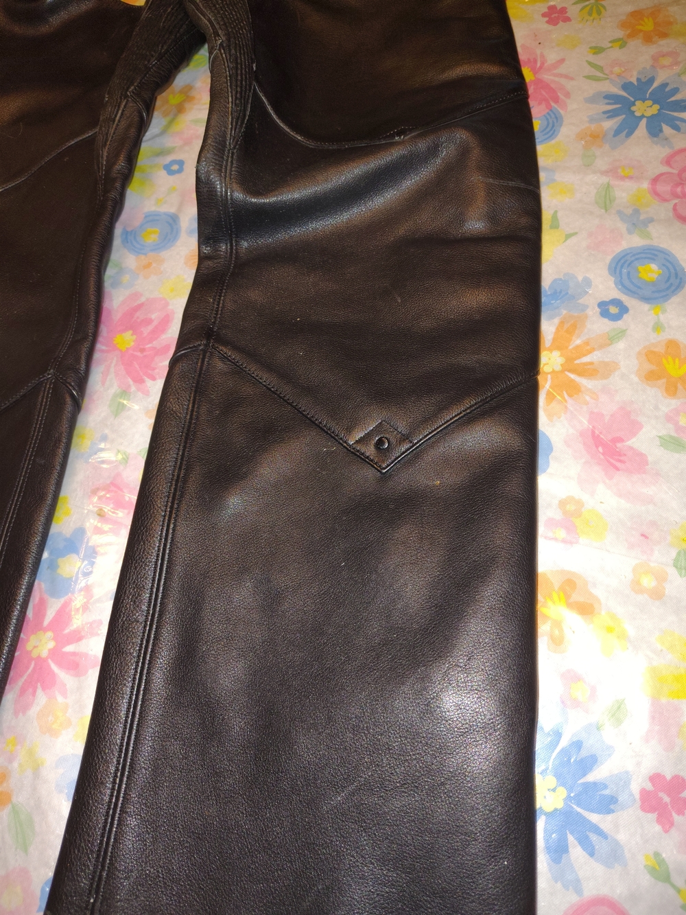 Harley-Davidson Black Leather Motorcycle Chaps with Belt Buckle - Picture 4 of 11